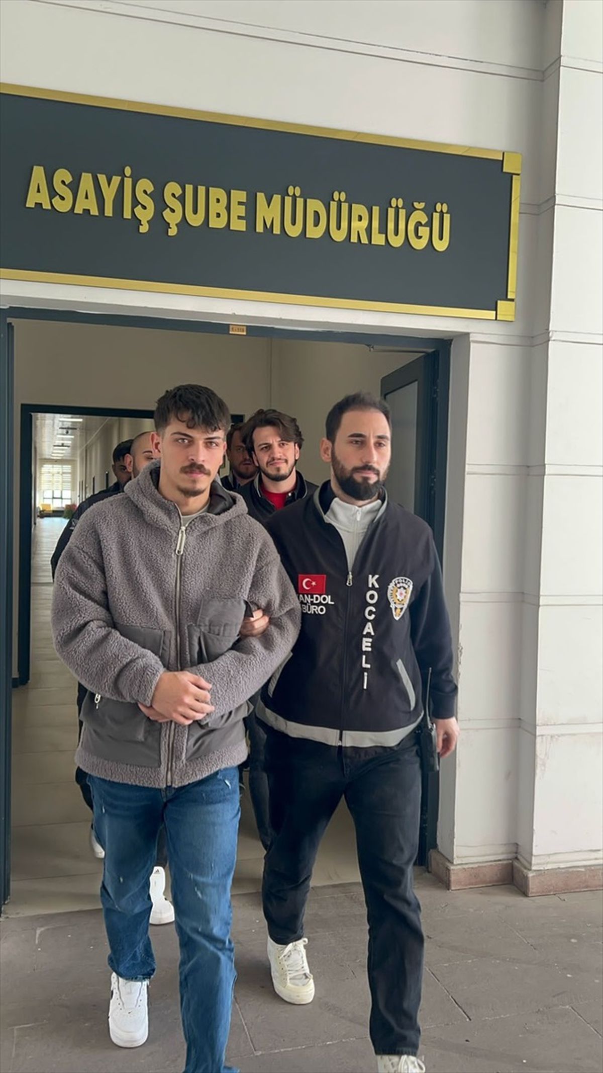 Kocaeli\'de sahte dekontla dolandırıcılık yaptıkları iddiasıyla 3 şüpheli tutuklandı