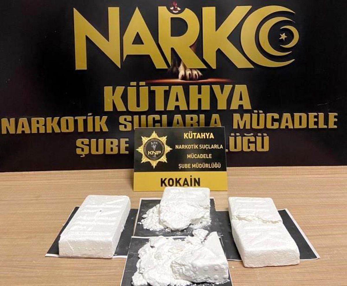 Kütahya\'da 3 Bin 16 Gram Kokain Ele Geçirilen Sürücü Tutuklandı