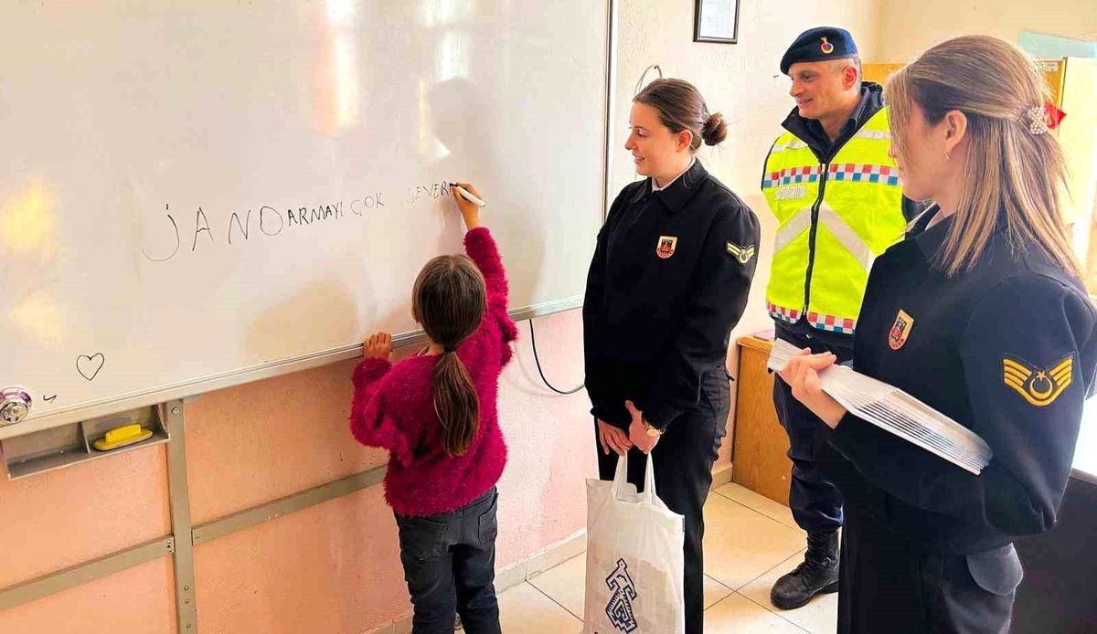 Kütahya\'da okul çevreleri ve servis araçları denetlendi