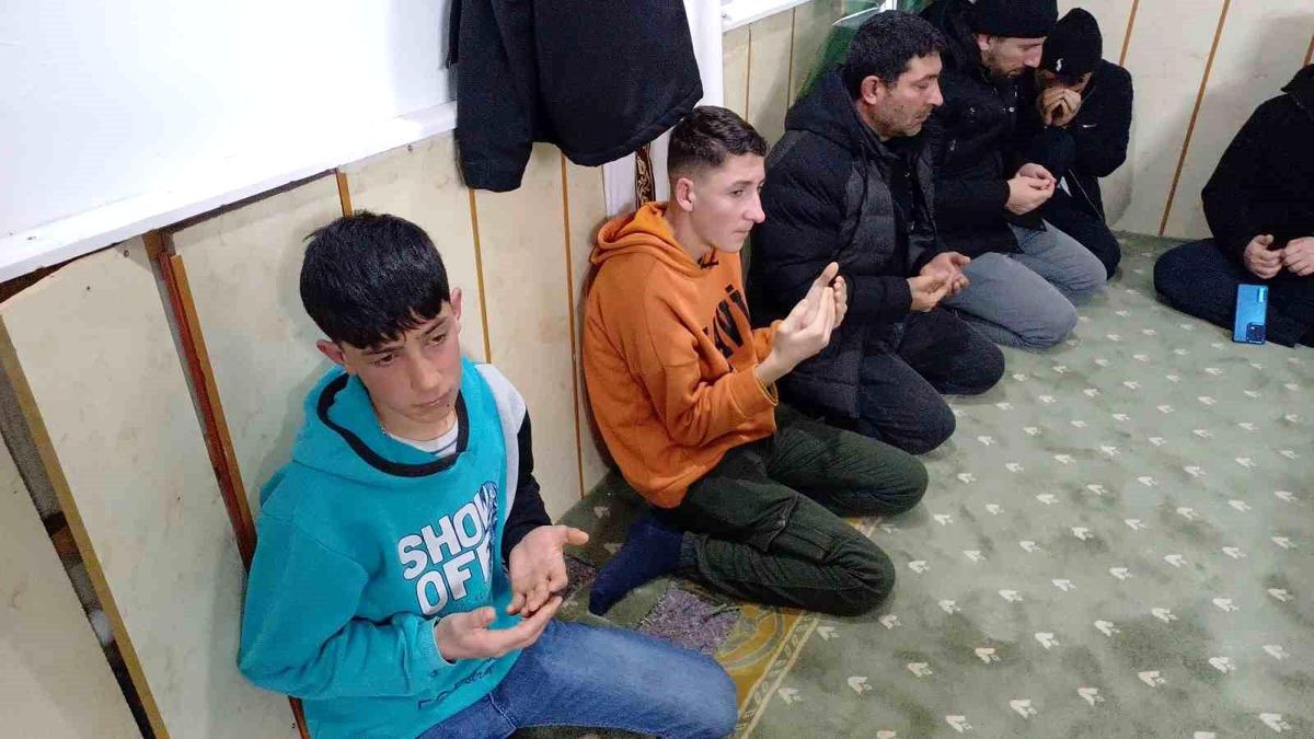 Kahramanmaraş merkezli depremlerde hayatını kaybedenler için Muş\'un Malazgirt ilçesinde dua edildi