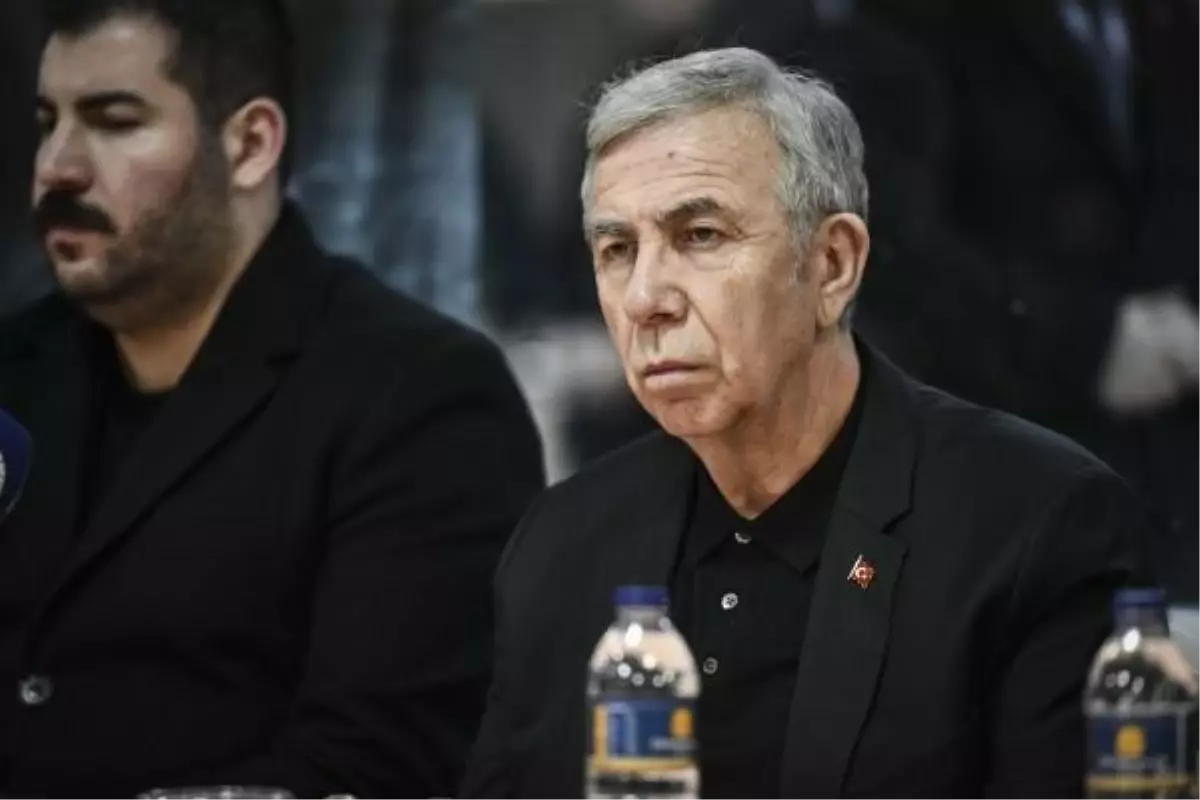 Ankara Büyükşehir Belediye Başkanı Mansur Yavaş, depremzede vatandaşlarla bir araya geldi