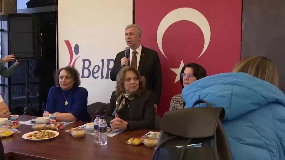 Mansur Yavaş, Ankara'da depremzedeler ile bir araya geldi