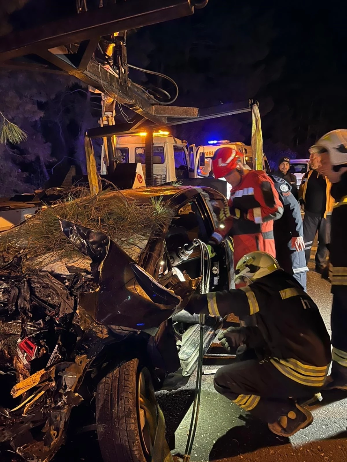 Marmaris\'te ağaca çarpan otomobilin sürücüsü hayatını kaybetti