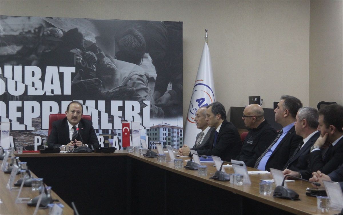 Mersin Valisi: Depremde 23 bin 714 afetzedeye sağlık hizmeti verdik