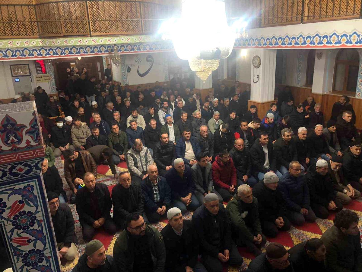 Osmaneli\'de Miraç Kandili dualarla kutlandı