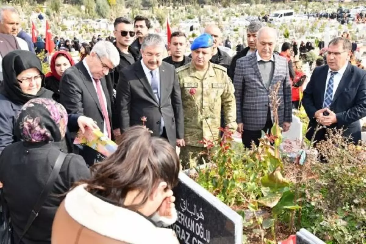 Osmaniye\'de depremde hayatını kaybedenler anıldı