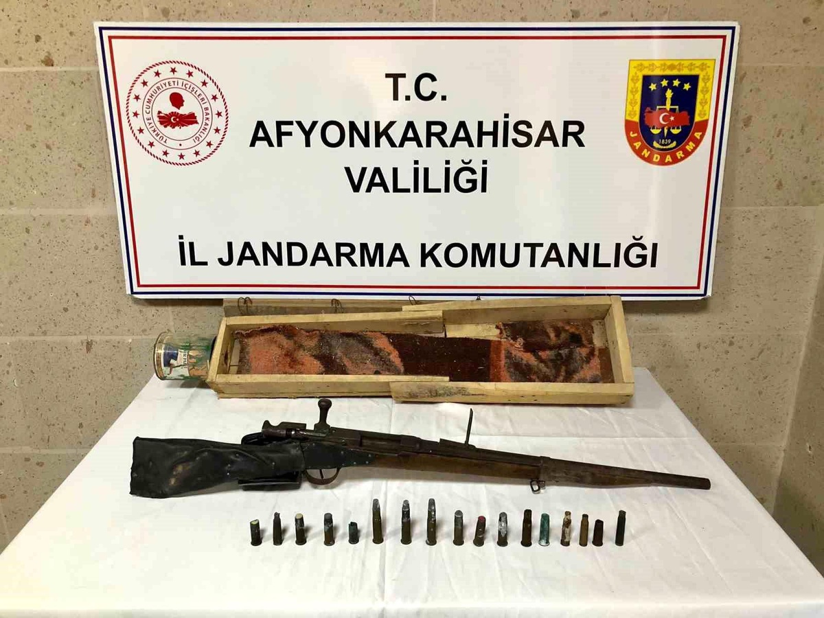 Afyonkarahisar\'da tarihi tüfek ve mermiler ele geçirildi