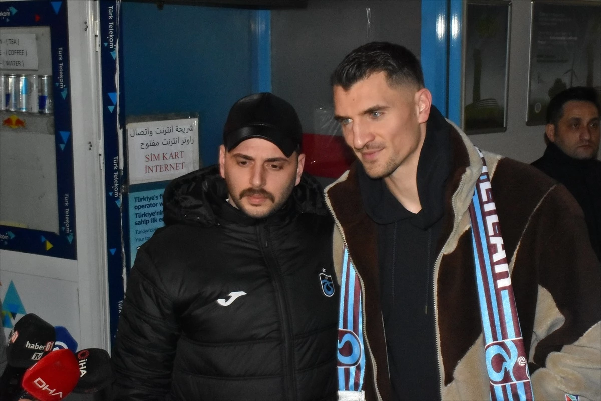 Thomas Meunier, Trabzonspor ile transfer görüşmesi için Trabzon\'a geldi