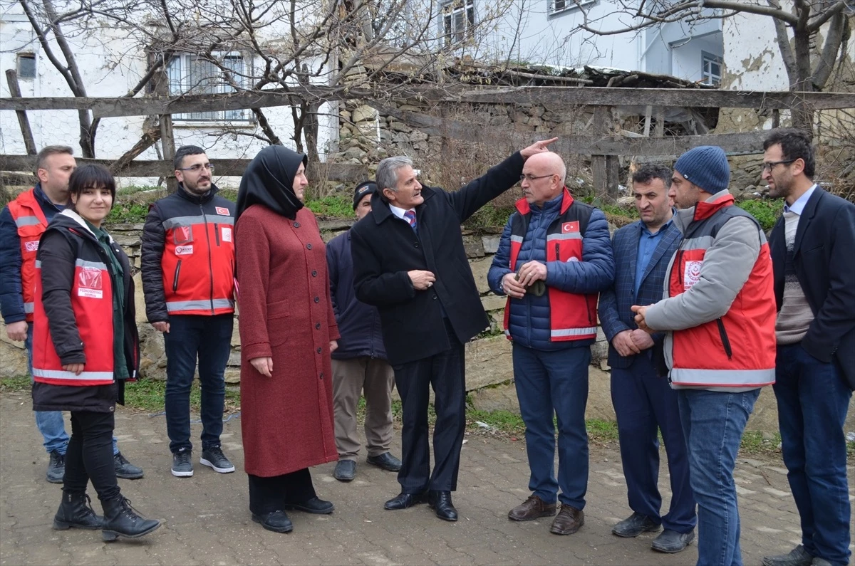 Tokat Aile ve Sosyal Hizmetler İl Müdürü Günebakan köyünde incelemelerde bulundu