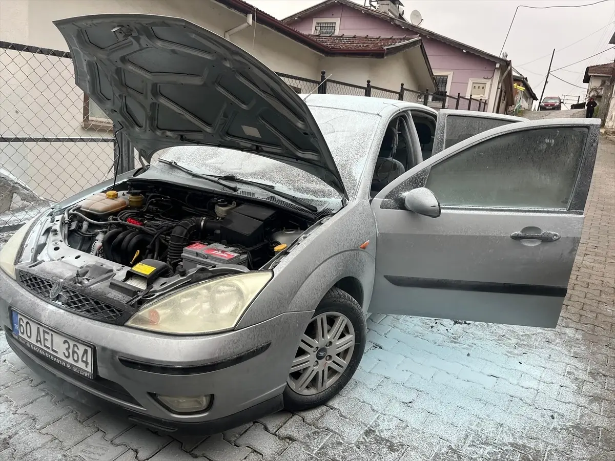 Tokat\'ın Niksar ilçesinde otomobil yangını: Hasar meydana geldi