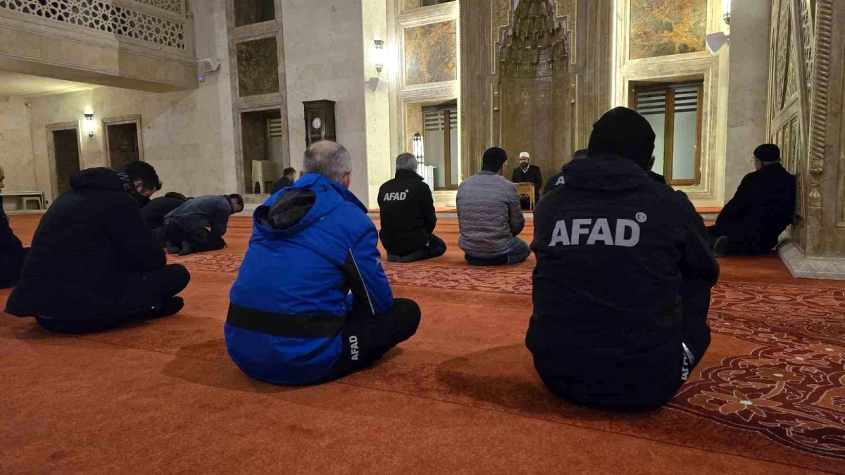 Tokat\'ta depremde hayatını kaybedenler için hatim duası yapıldı