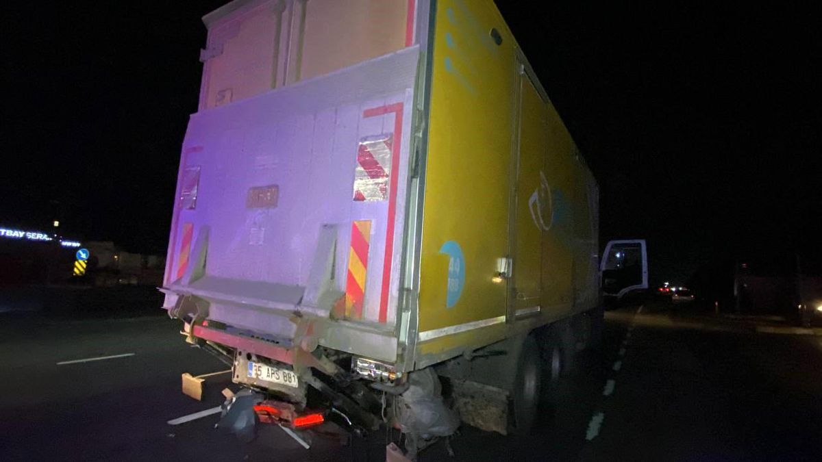 Kartepe\'de trafik kazası: 1\'i ağır 3 kişi yaralandı