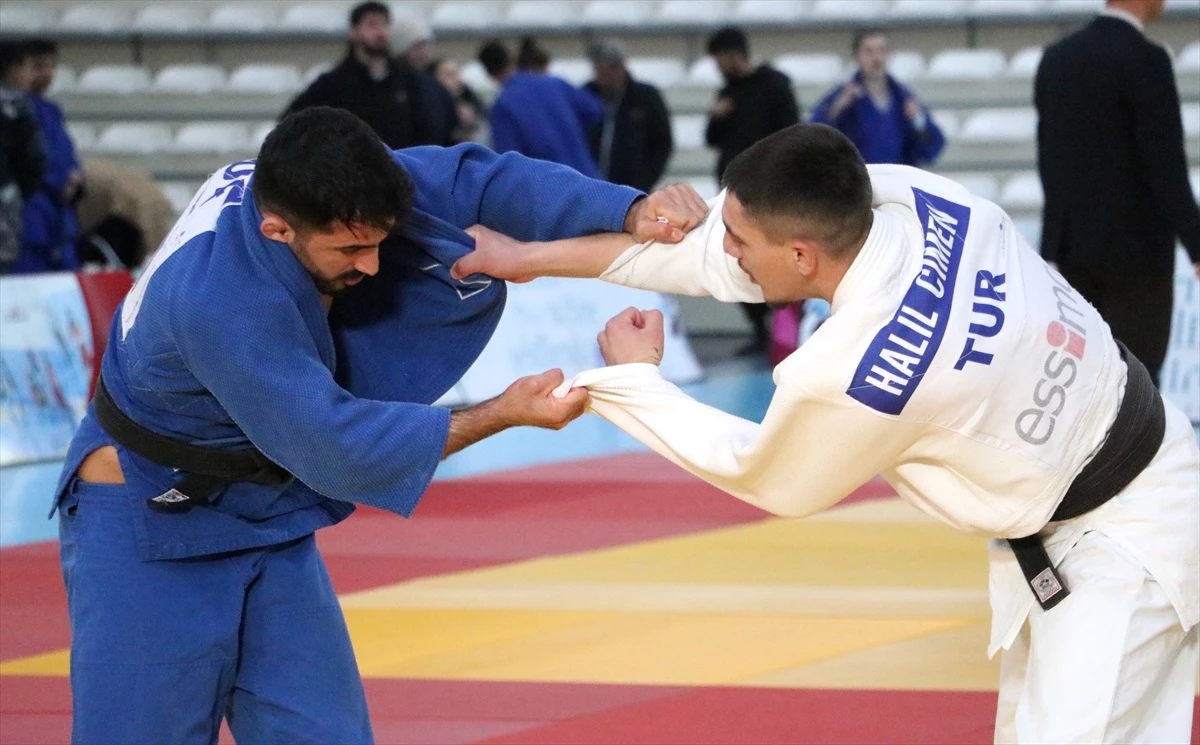 Erzurum\'da düzenlenen Türkiye Üniversiteler Arası Judo Şampiyonası başladı