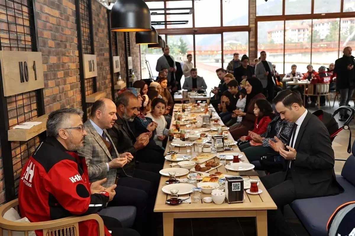 Giresun Valisi Depremzedelerle Bir Araya Geldi