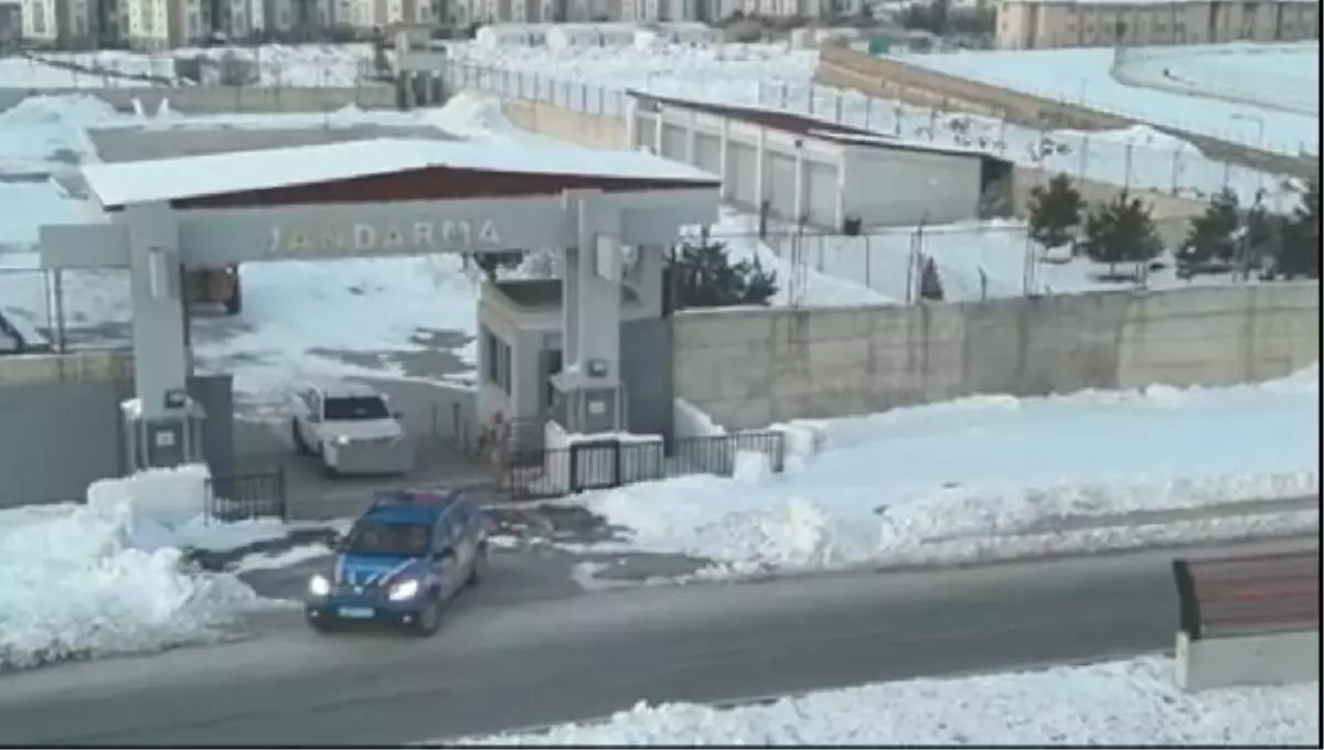 Van'da uyuşturucu ticareti yapan suç örgütüne operasyon: 5 tutuklama