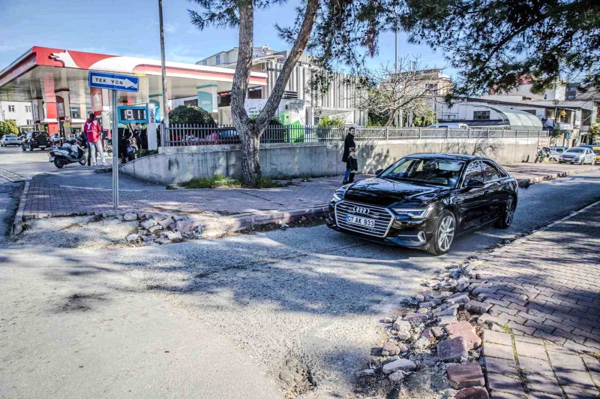 Antalya\'da Trafik Polislerinin \'Şok\' Uygulaması