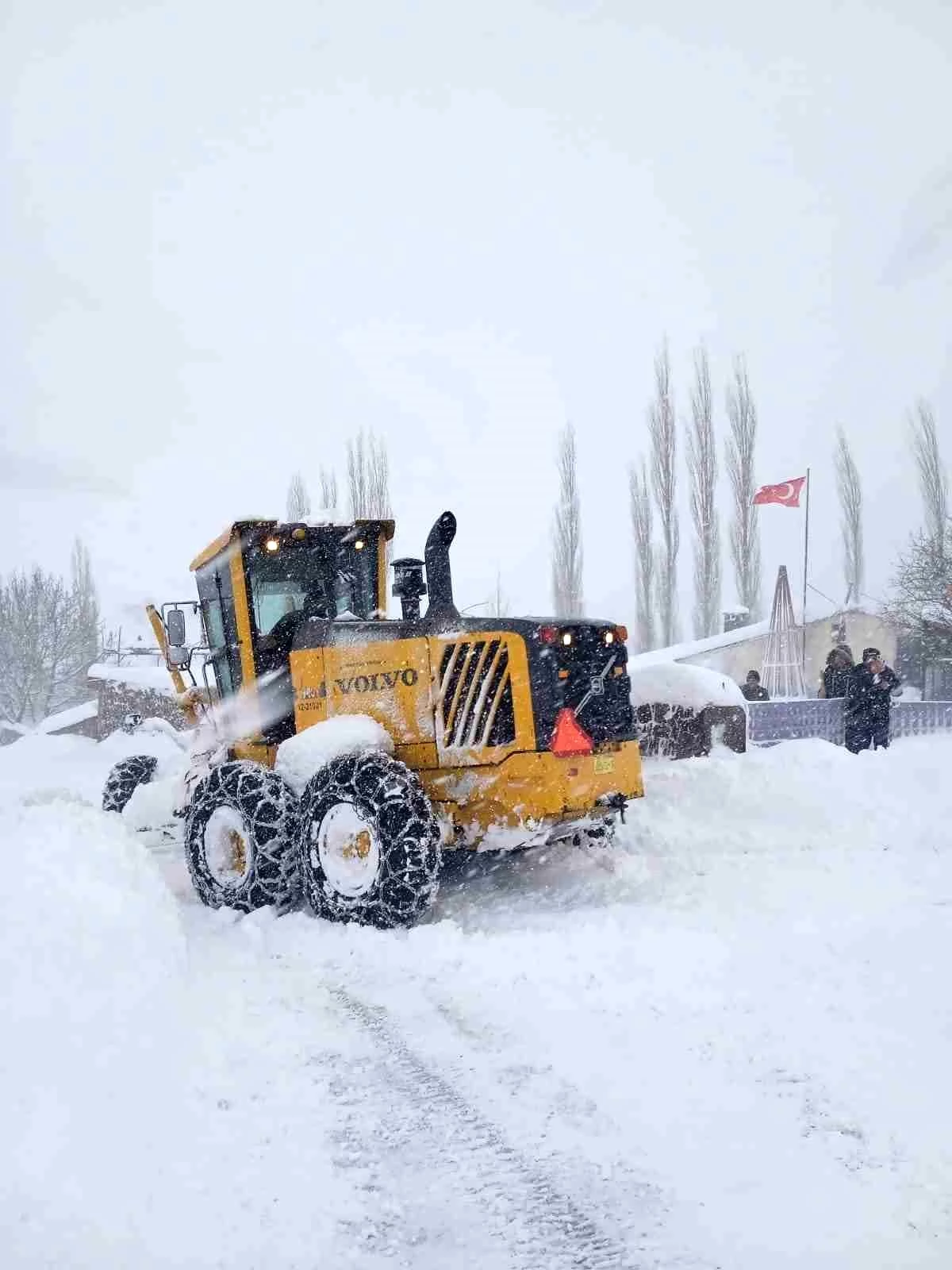 Ardahan\'ın Posof ilçesinde hasta karla mücadele ekipleri tarafından kurtarıldı