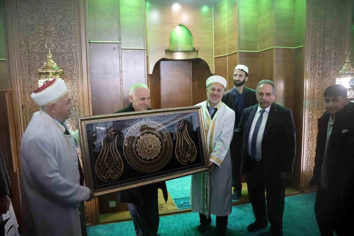 Talas Belediyesi ve hayırsever işbirliğiyle yapılan cami Miraç Gecesi ibadete açıldı