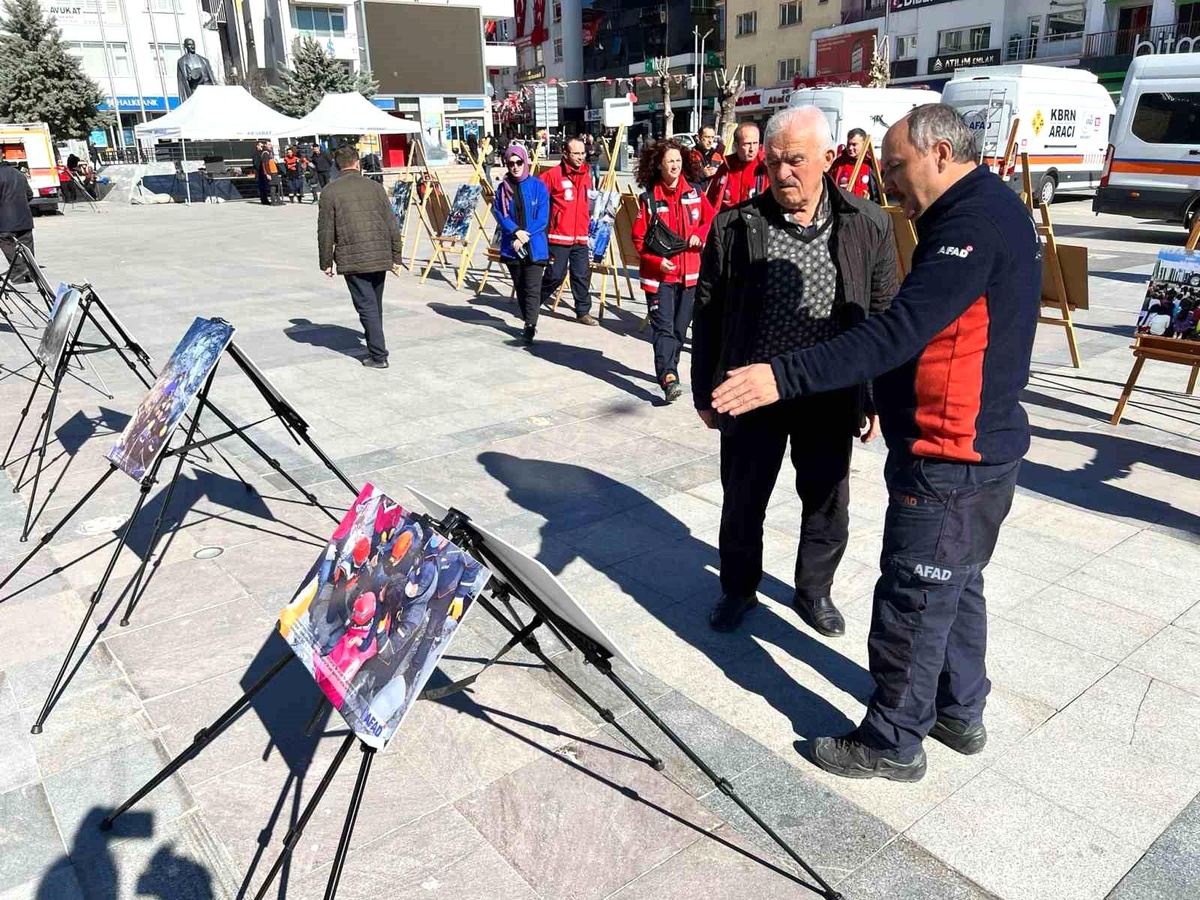 Aksaray\'da Deprem Fotoğraf Sergisi Açıldı