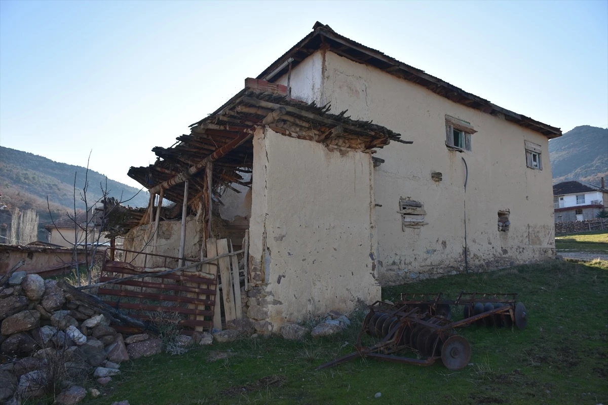 Afyonkarahisar\'ın Sandıklı ilçesindeki Asmacık köyünün 29 yıllık muhtarı yeniden göreve talip