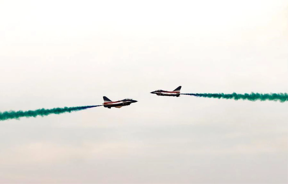 Çin Hava Kuvvetleri, Riyad\'da Dünya Savunma Fuarı\'nda Hava Gösterisi Yaptı