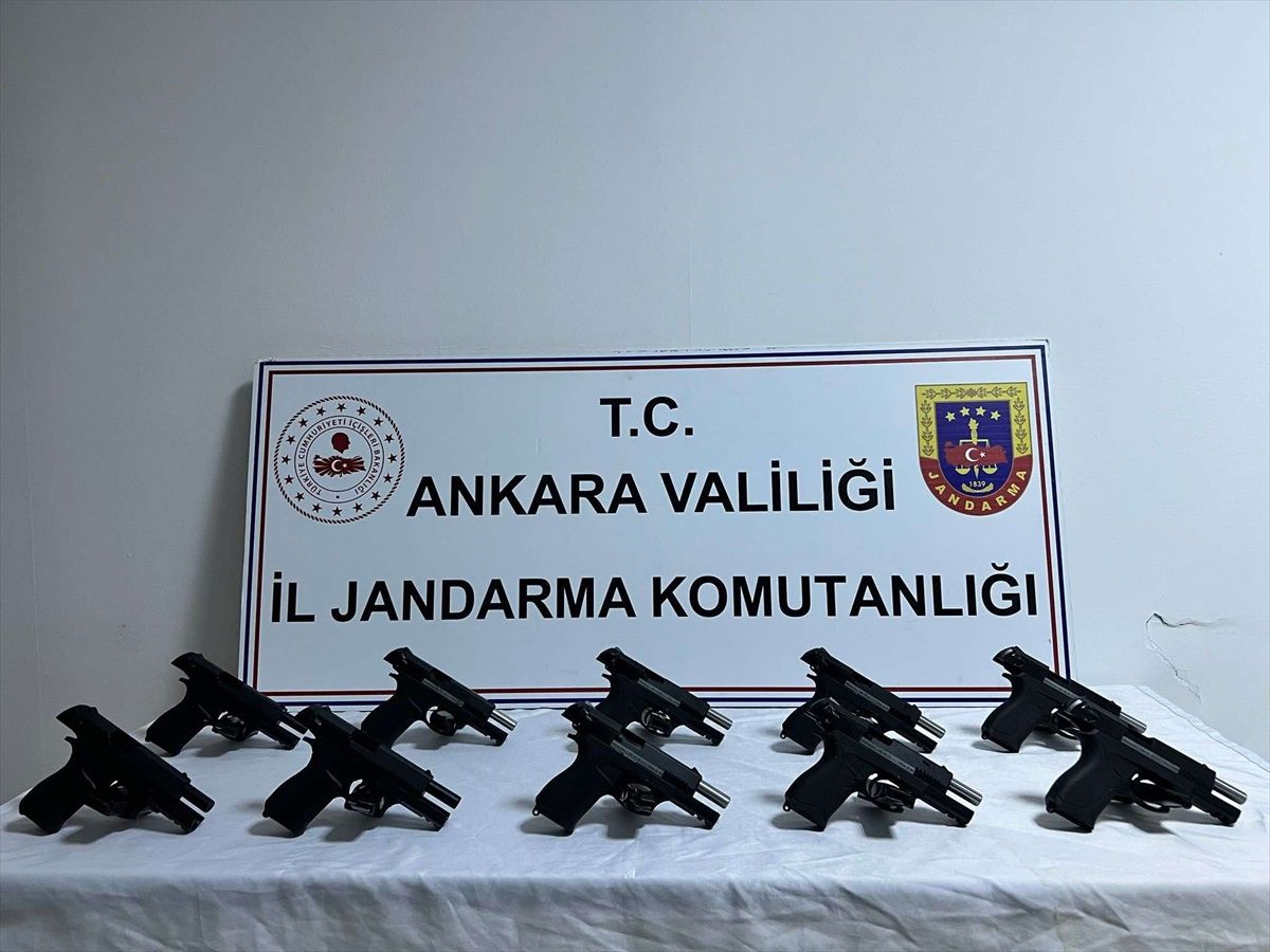 Ankara\'da Kargoyla Ruhsatsız Tabancalar Ele Geçirildi