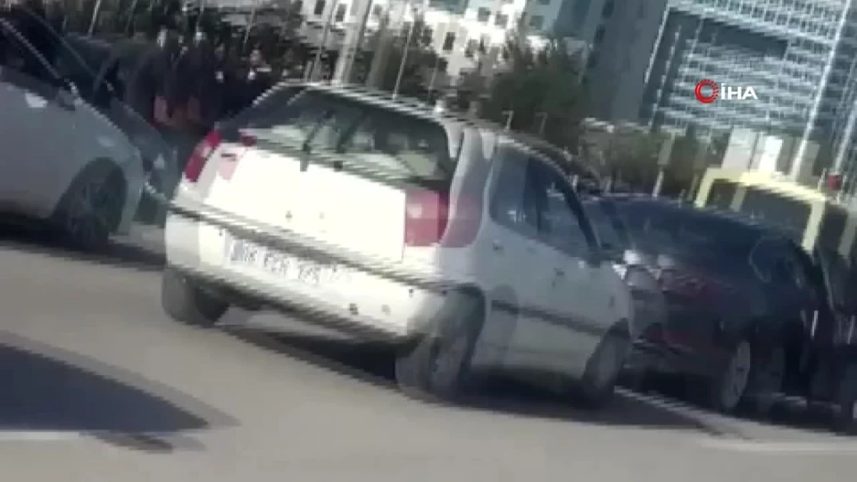 Ankara\'da trafikte yumruklu kavga kamerada