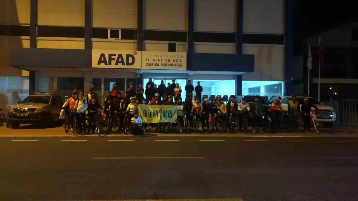 Antalya Bisiklet Topluluğu, Depremzede Çocuklara Oyuncak ve Kitap Topladı