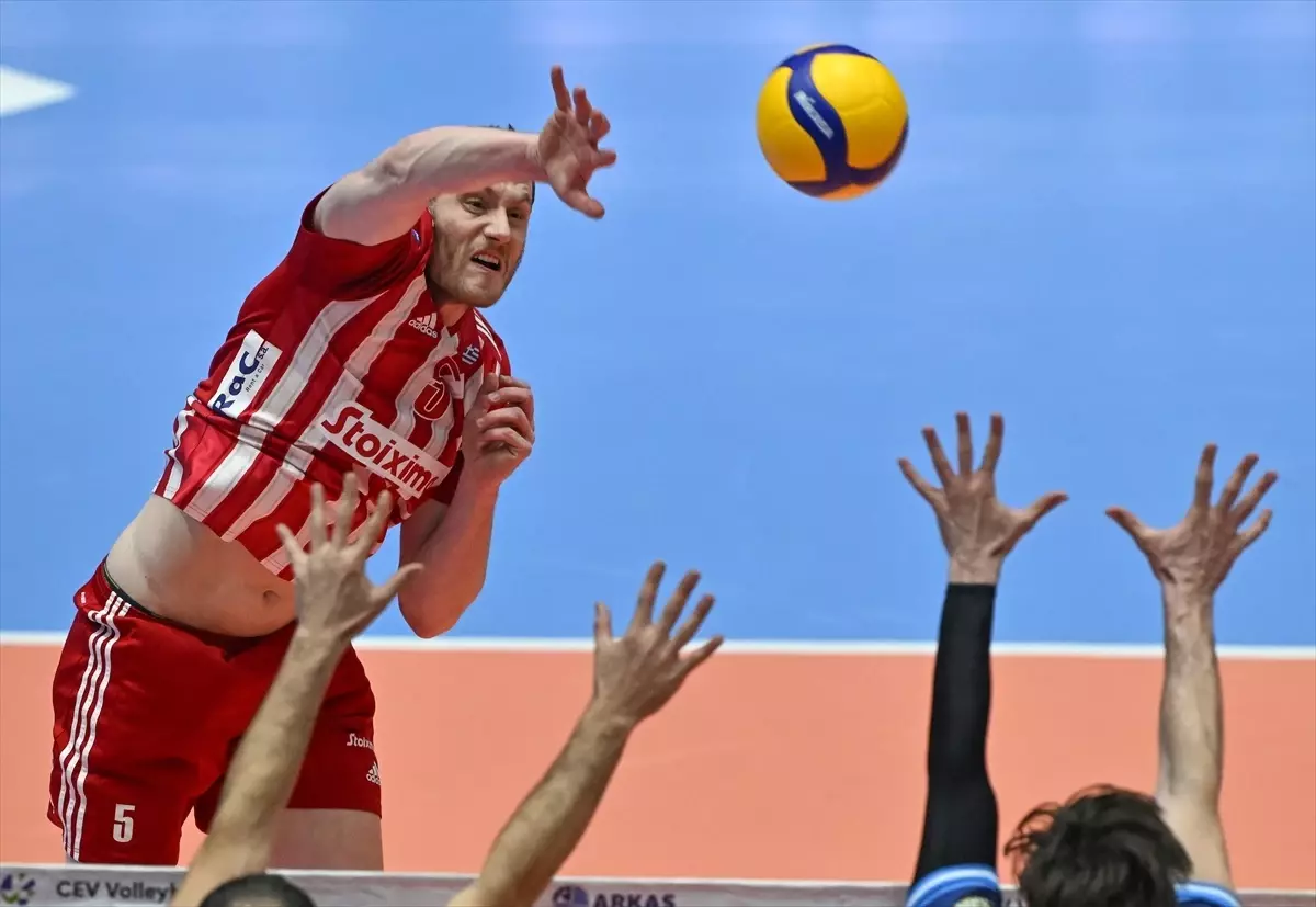 Arkas Spor, Olympiakos\'u 3-0 mağlup ederek yarı finale yükseldi