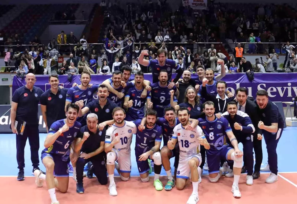 Arkas Spor, Olimpiakos\'u 3-0 yenerek yarı finale yükseldi