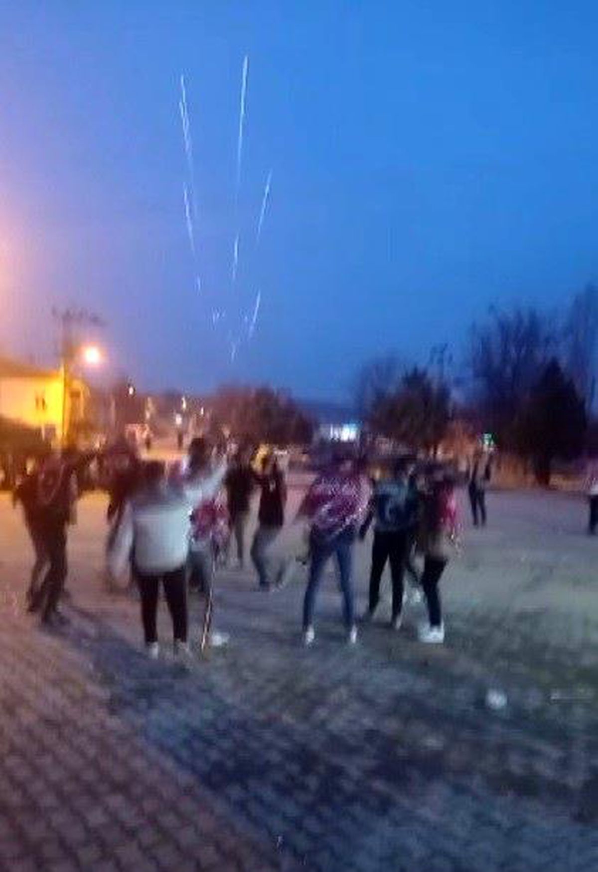 Konya\'da asker eğlencesinde tüfek ve tabancalarla ateş açıldı, havai fişeklerle savaş alanına döndü