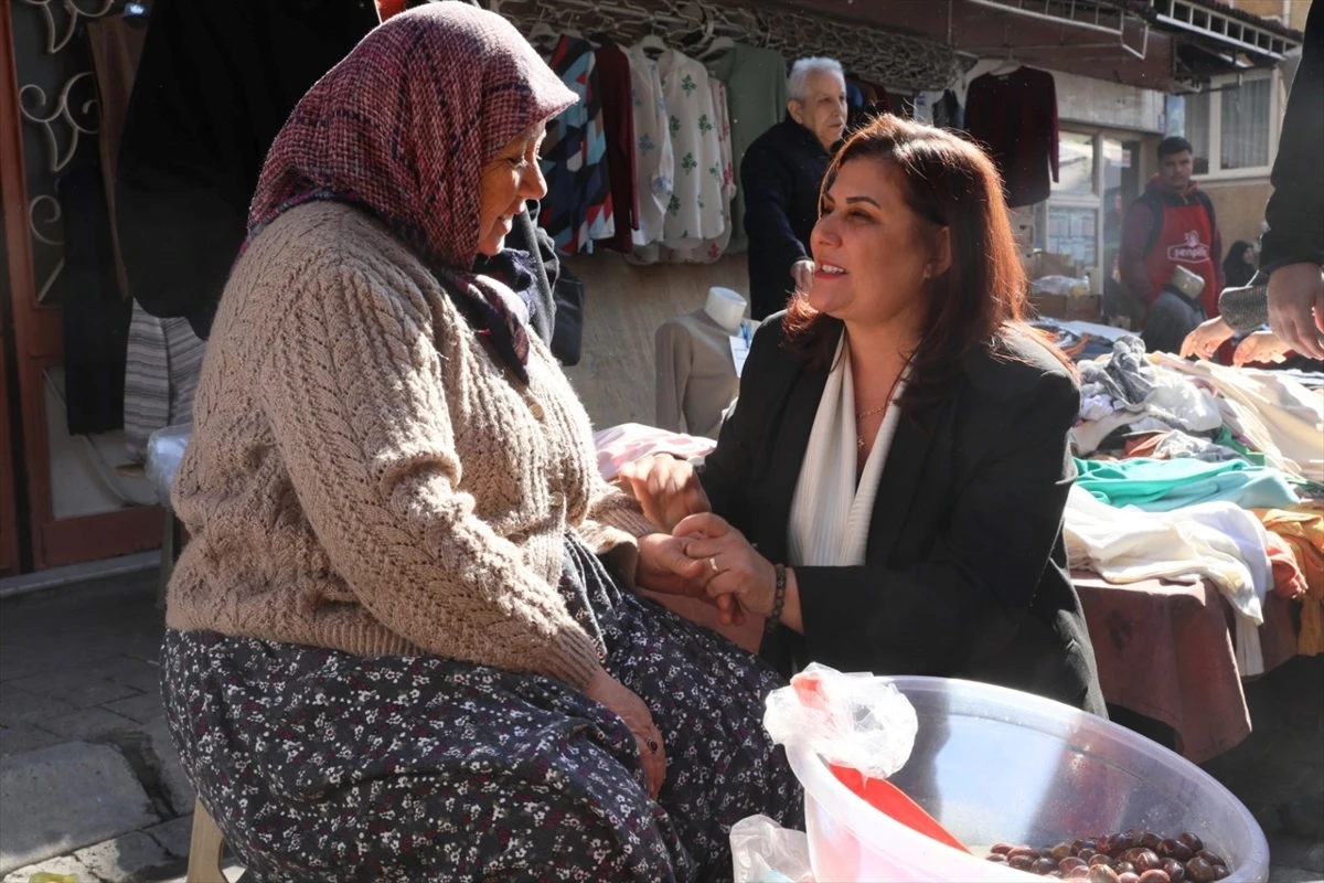 Aydın Büyükşehir Belediye Başkanı Çerçioğlu, pazar yerinde vatandaşlarla buluştu