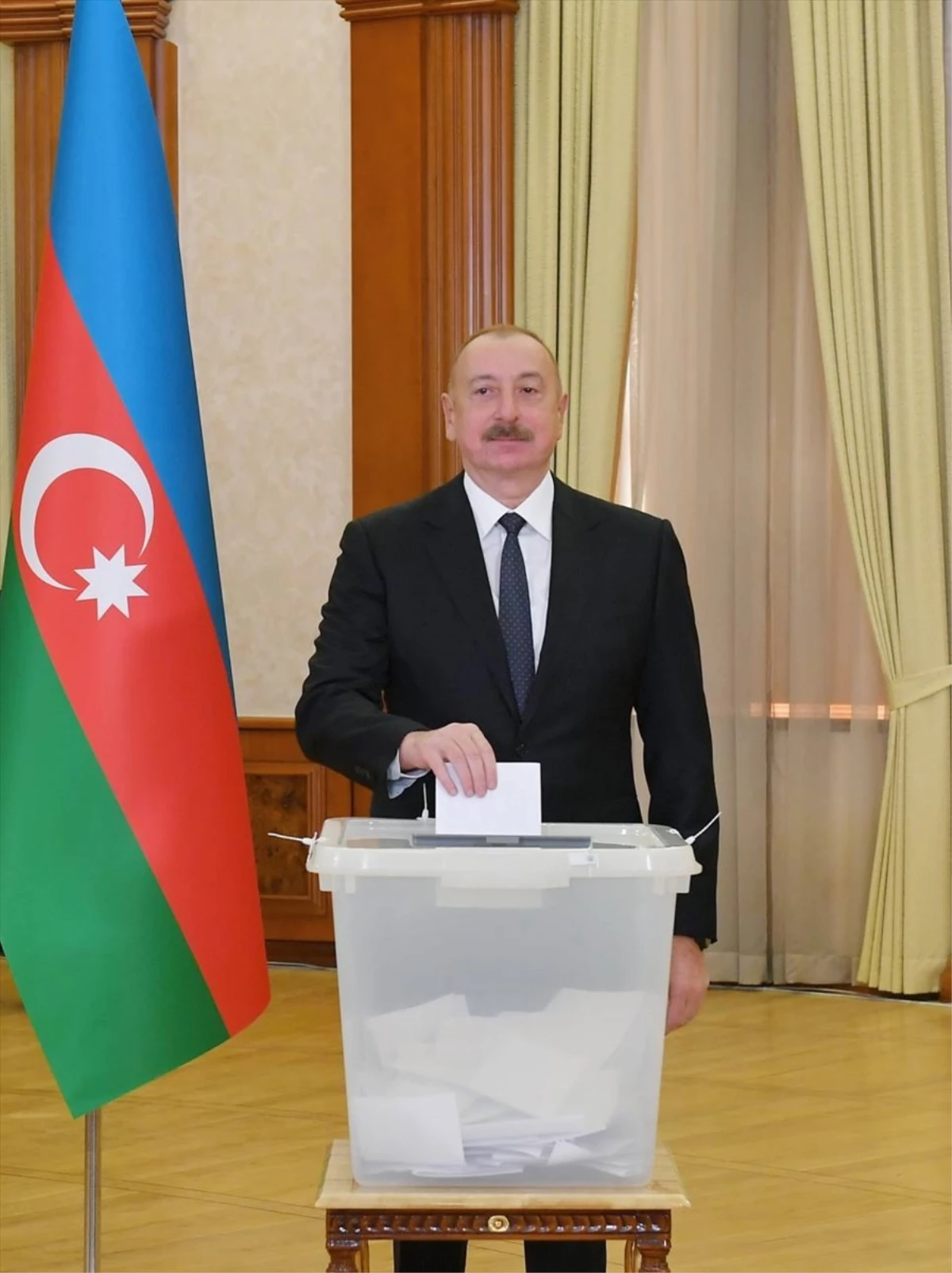 Azerbaycan Cumhurbaşkanı İlham Aliyev, Hankendi\'de oy kullandı