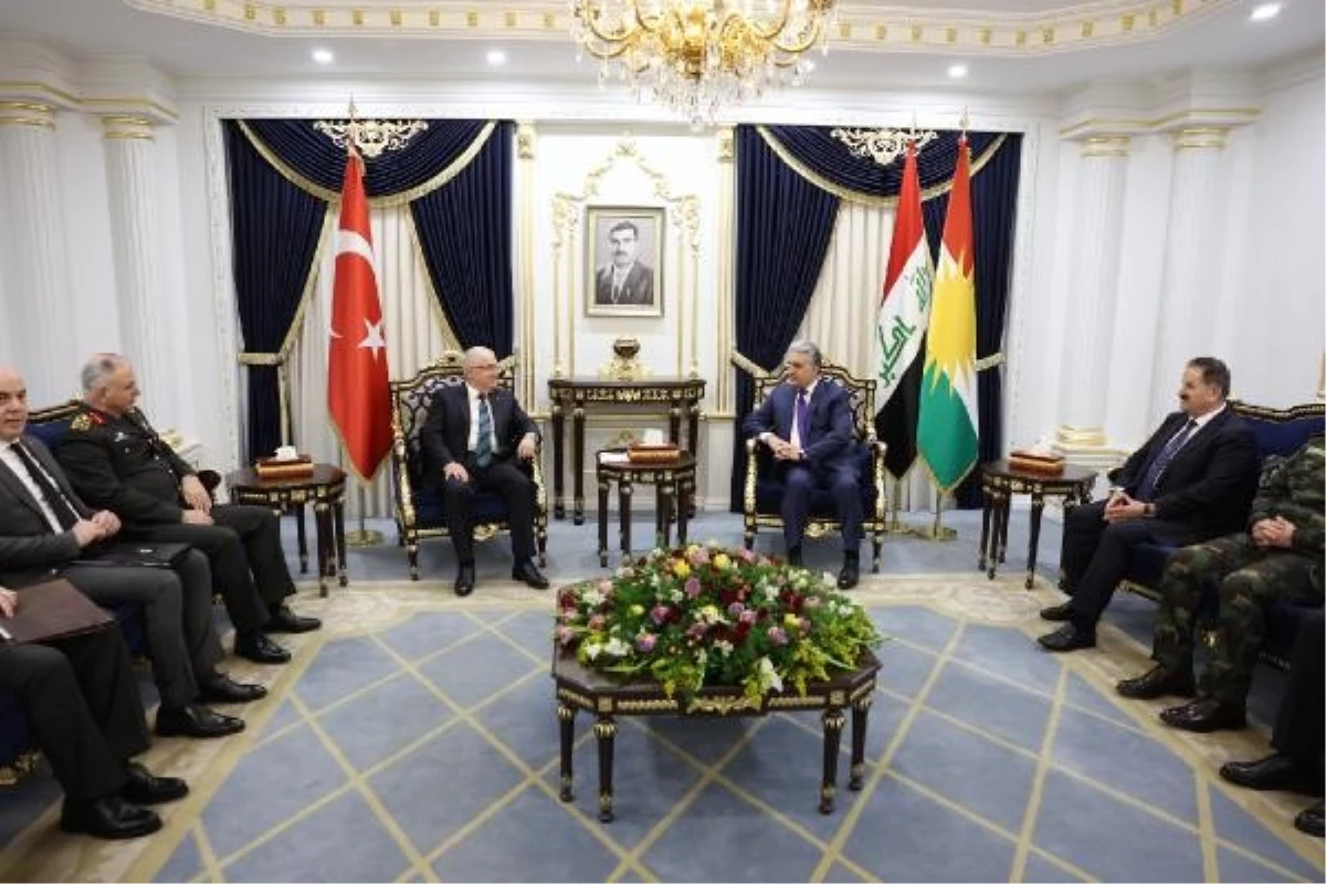 Milli Savunma Bakanı Yaşar Güler, Irak Türkmen Cephesi\'ni ziyaret etti