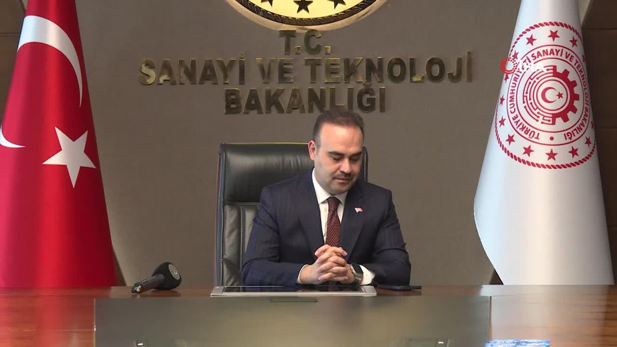 Bakan Kacır, Türkiye\'nin ilk astronotu Alper Gezeravcı ile telefonda görüştü