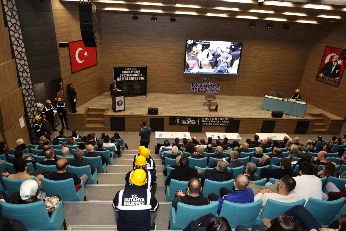 Kütahya Belediyesi Deprem Anma ve Seminer Programı Düzenledi