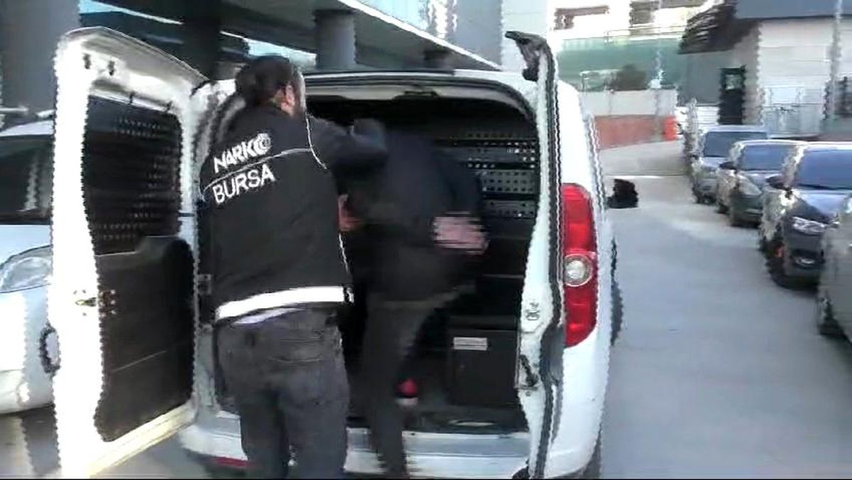 Bursa\'da Narkotik Suçlarla Mücadele Şube Müdürlüğü, 3 Kilogram Kokain Ele Geçirdi