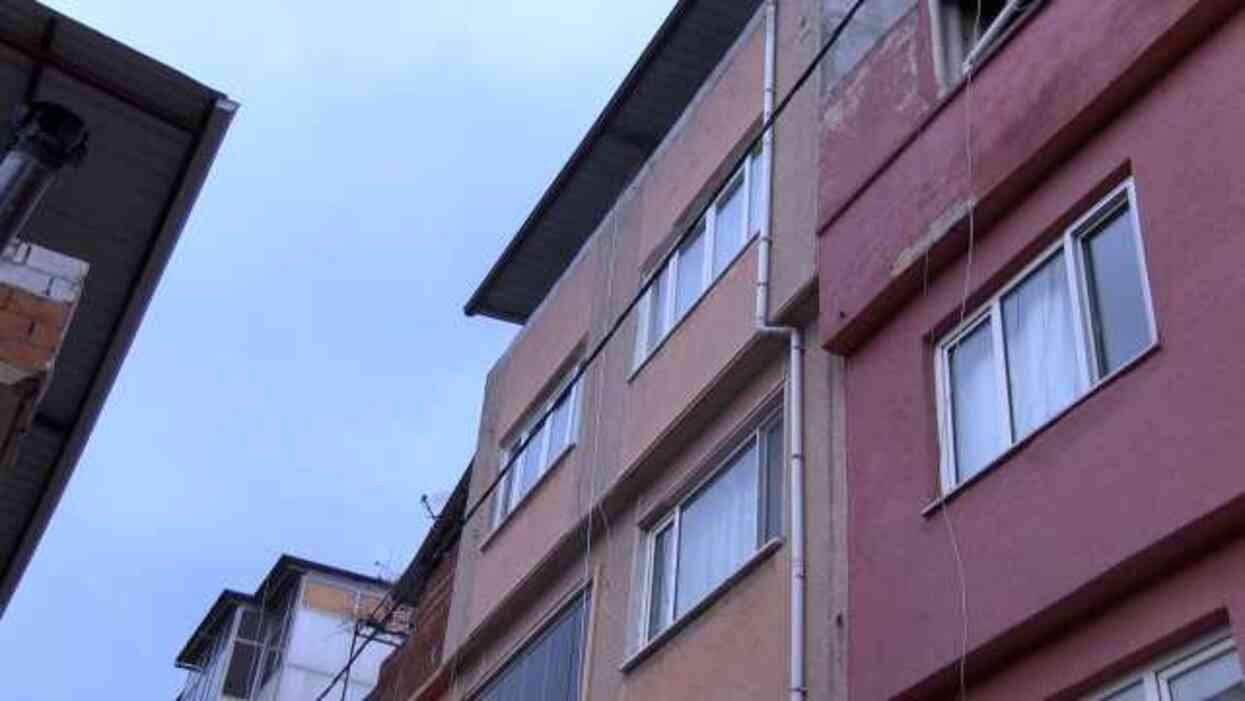 Bursa'da dehşet evinden yaralı kurtulan kadının sözleri buz kestirdi: 10 saat ölü taklidi yaptım, öldürmesin diye ondan hamile kaldığımı söyledim Bursa'da dehşet evinden yaralı kurtulan kadının sözleri buz kestirdi: 10 saat ölü taklidi yaptım, öldürmesin diye ondan hamile kaldığımı söyledim