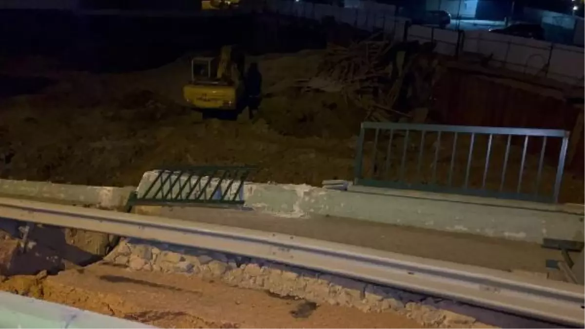 Nilüfer'de İnşaat Kazısı Sırasında Yolda Göçük Meydana Geldi