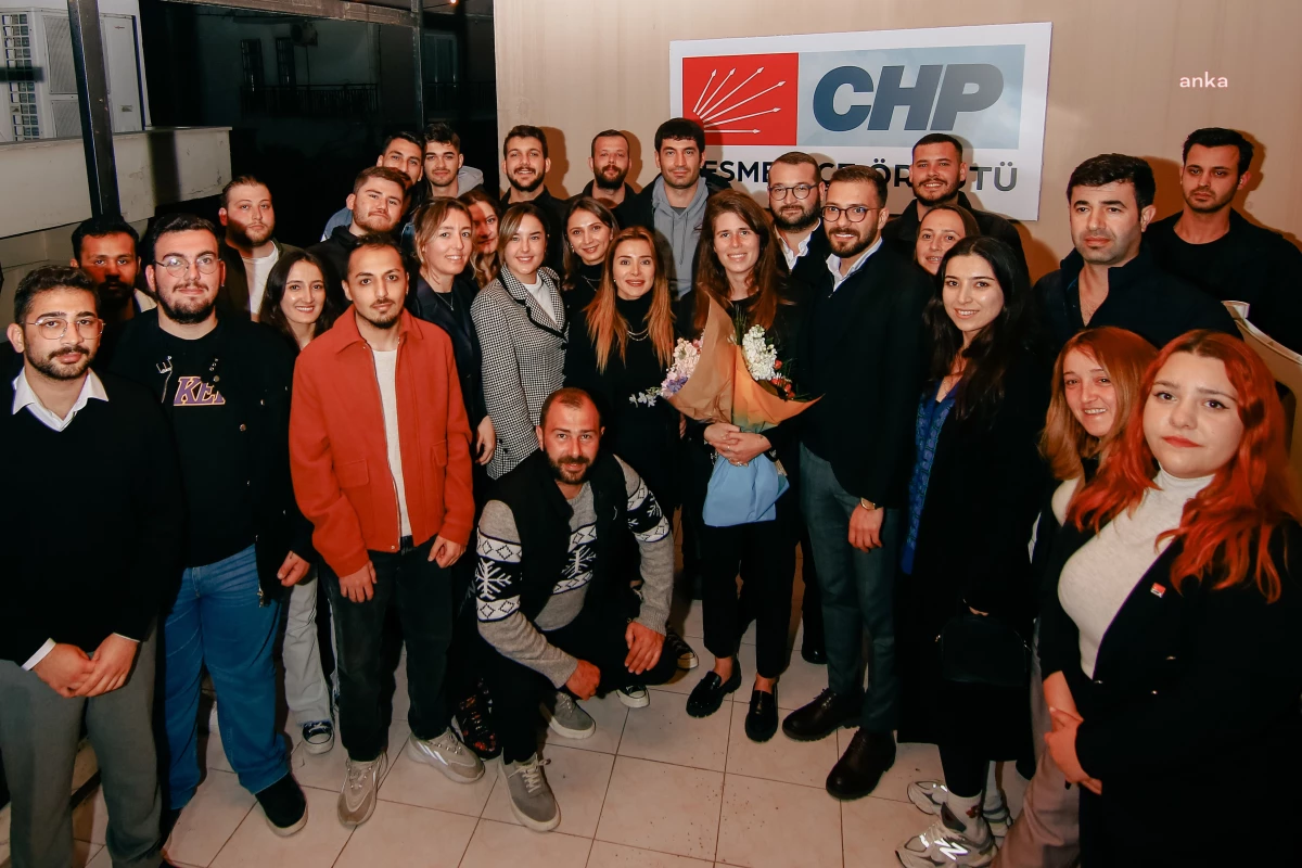 CHP Çeşme Belediye Başkan Adayı Lal Denizli\'ye 120 gençten destek
