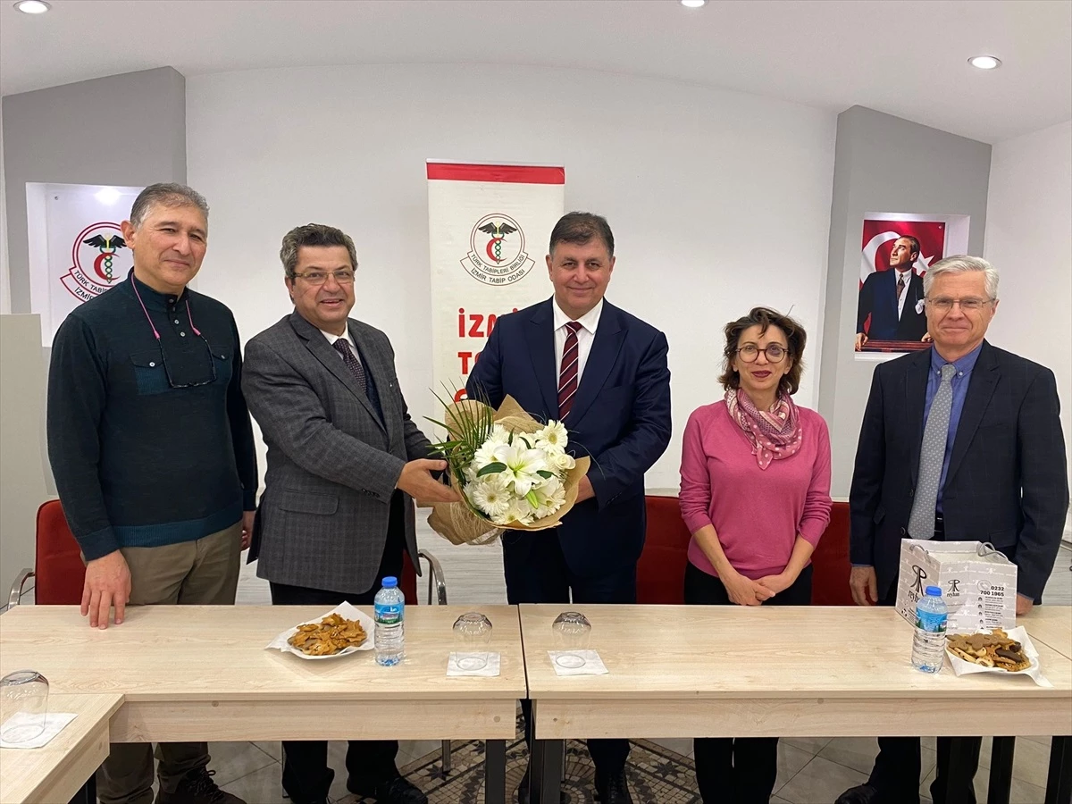 CHP İzmir Büyükşehir Belediye Başkan adayı Cemil Tugay, İzmir Tabip Odasını ziyaret etti