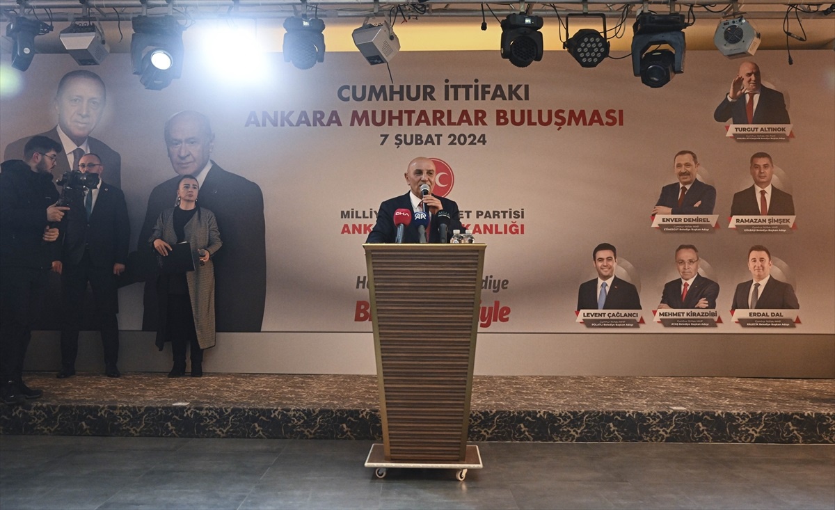 Turgut Altınok, muhtarlarla bir araya geldi