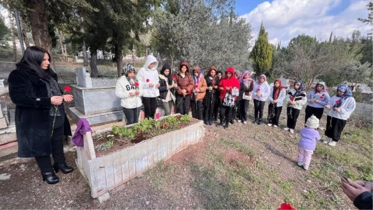 Depremde hayatını kaybeden öğretmen Ayşe Ülkü Alçı öğrencileri tarafından anıldı
