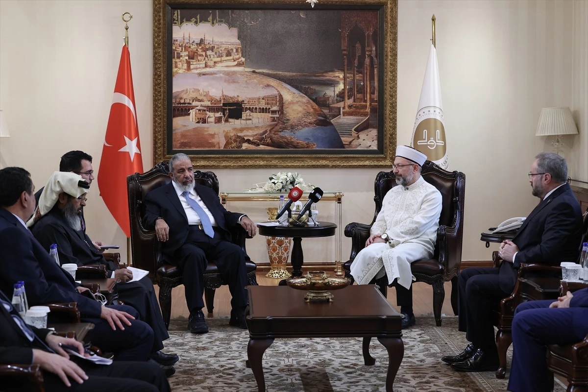 Diyanet İşleri Başkanı Ali Erbaş, Katar Vakıflar ve İslami İşler Bakanı Ghanem bin Shaheen Al Ghanim ile görüştü