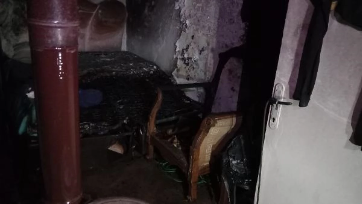 Diyarbakır Sur\'da Sobadan Çıkan Yangında 6 Kişi Dumandan Etkilendi