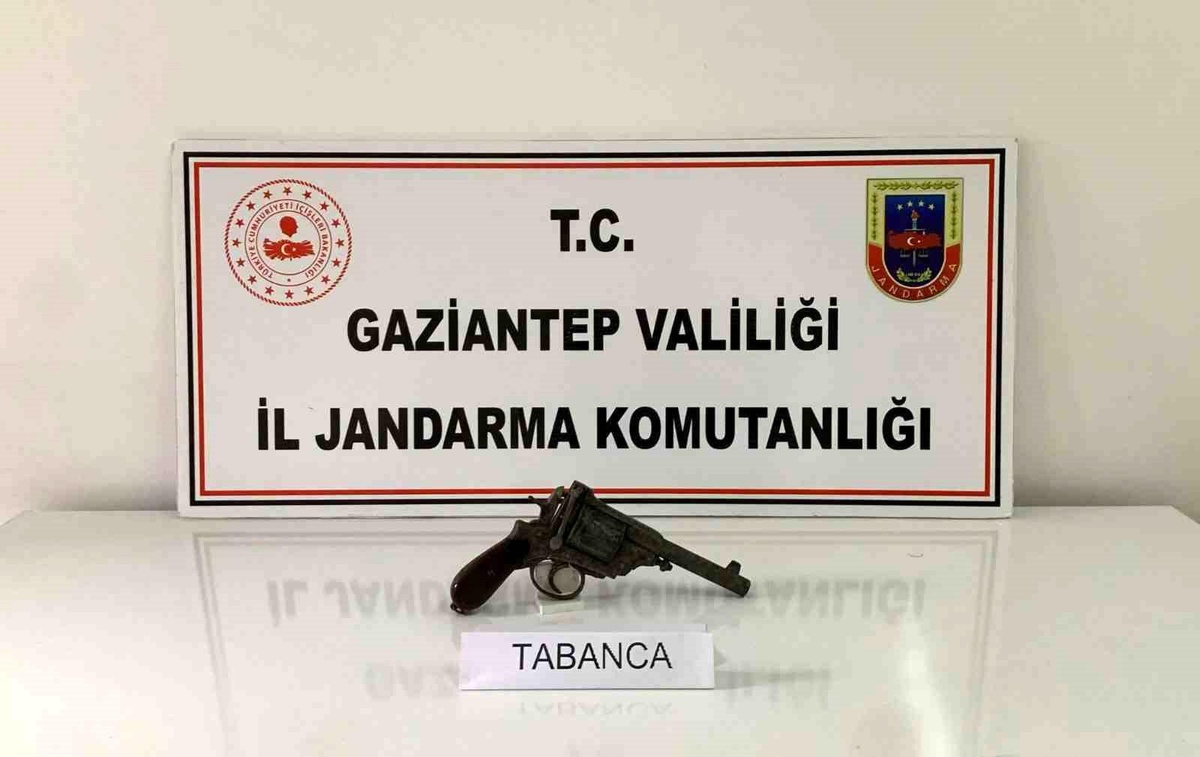 Gaziantep\'te Tarihi Eser Kaçakçılığı Operasyonu: 3 Kişi Yakalandı