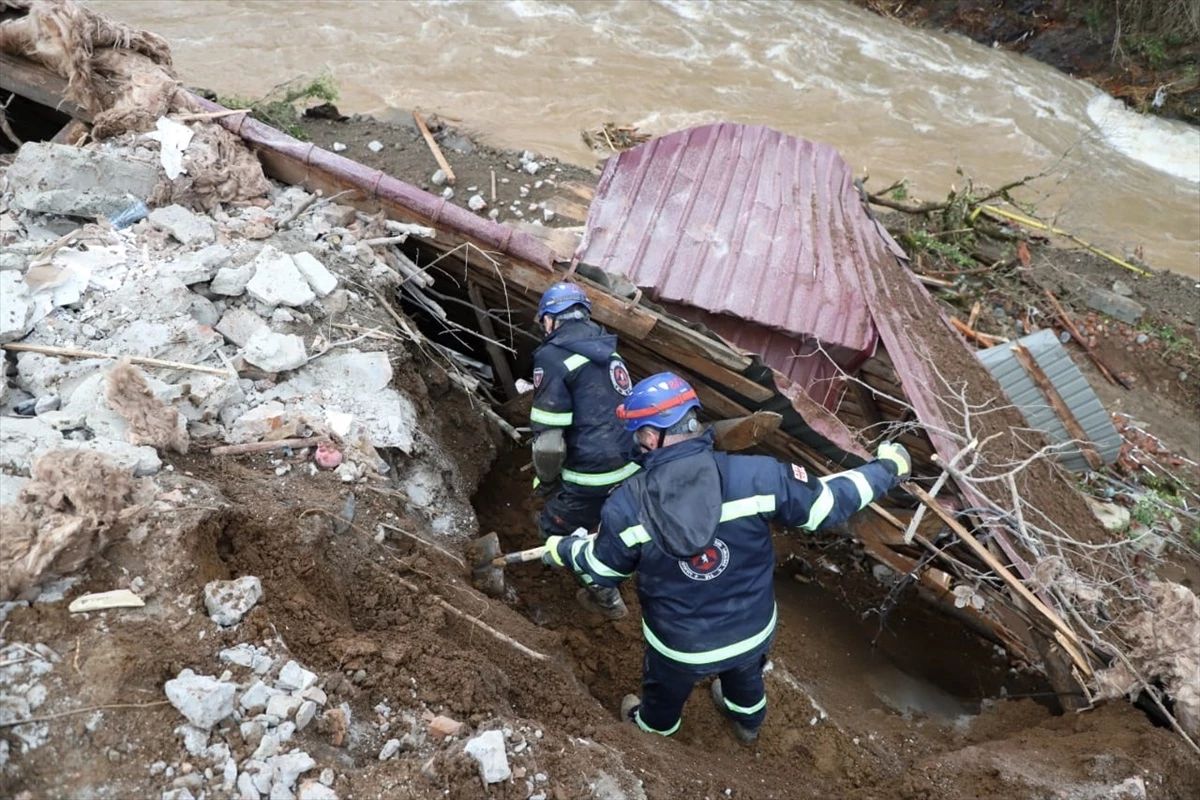 Gürcistan\'da Şiddetli Yağışlar ve Toprak Kaymaları: 5 Ölü