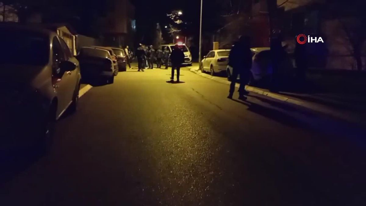 İstedikleri parayı alamayınca iki kişiyi bıçakladılar