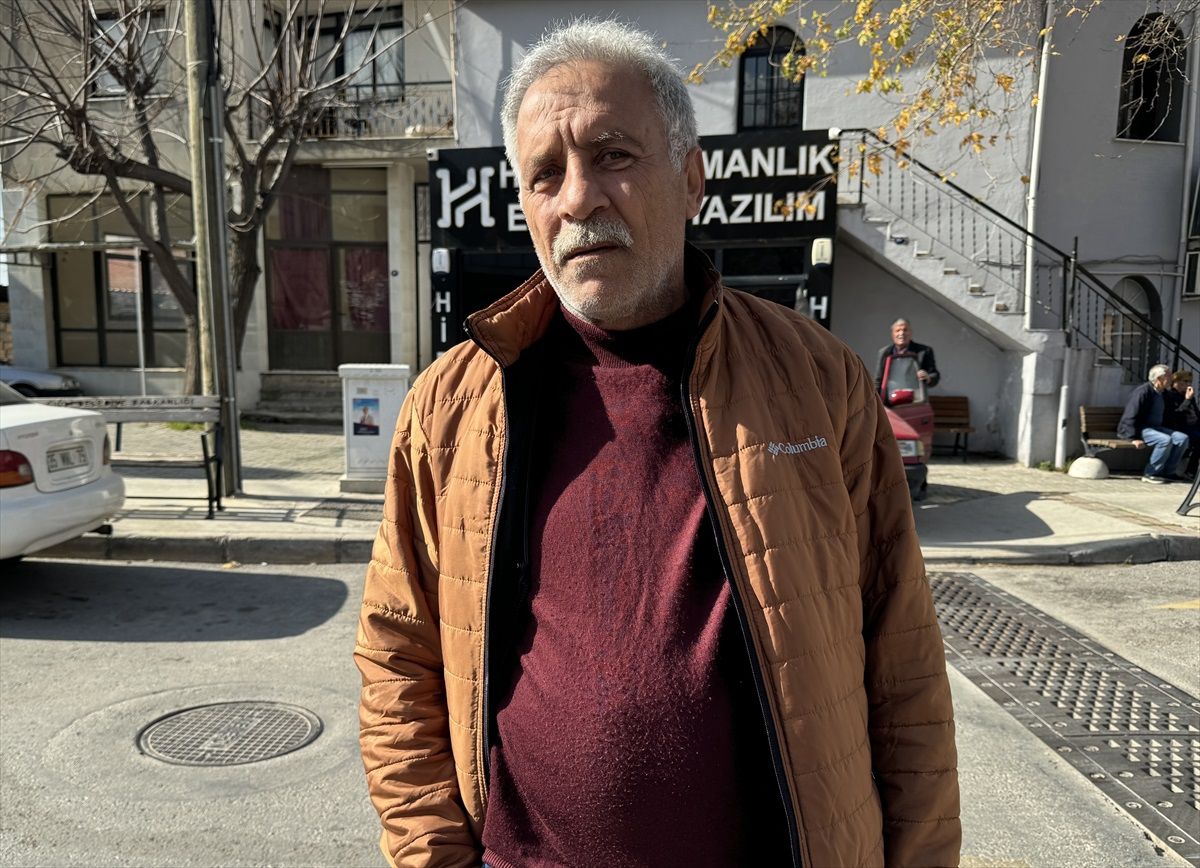 İzmir\'de Holding Yöneticileri Dahil 30 Zanlı Gözaltına Alındı
