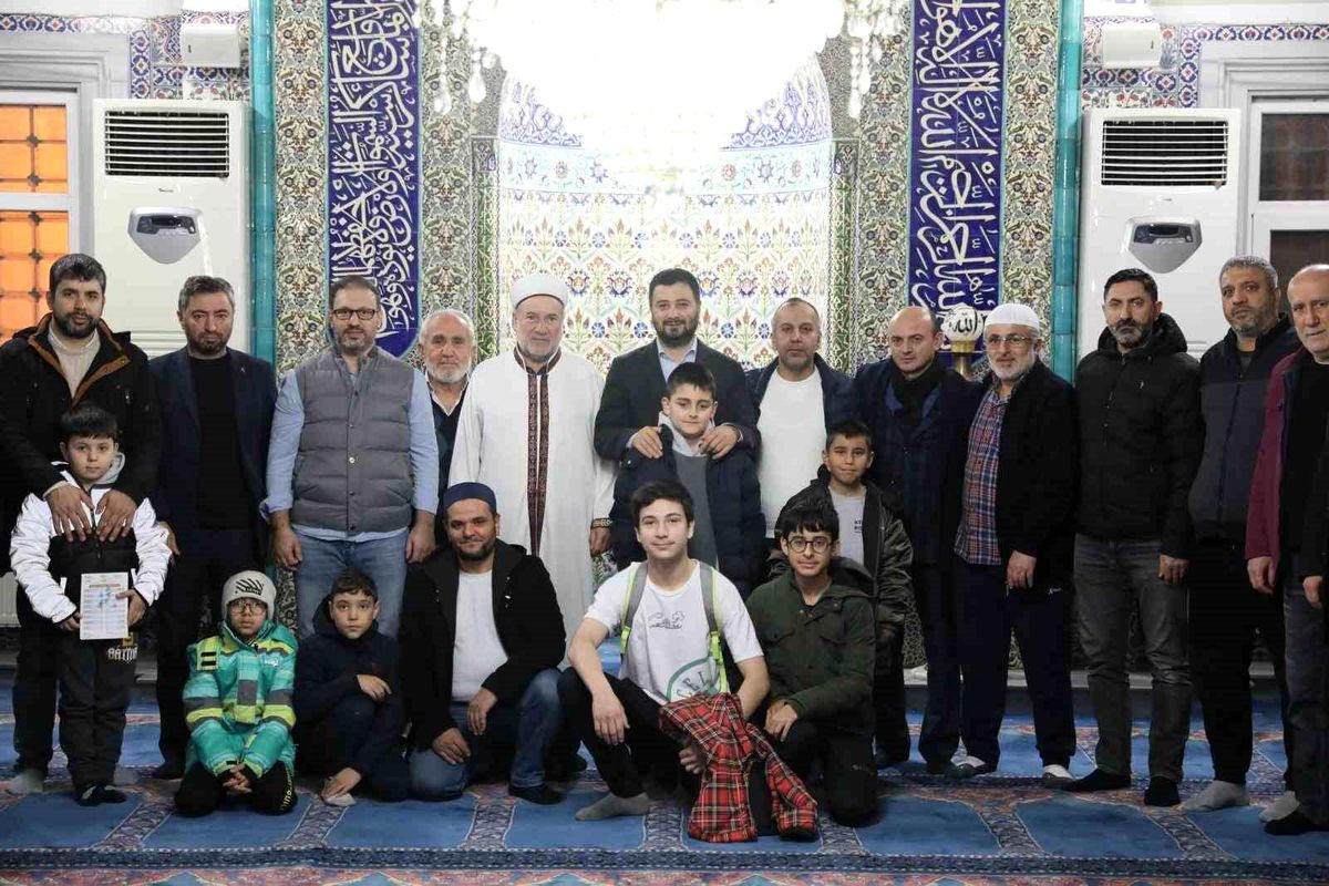 Kağıthane\'de Gençlik Uyanıyor, Ailecek Duada Buluşuyor Projesi Hayata Geçti